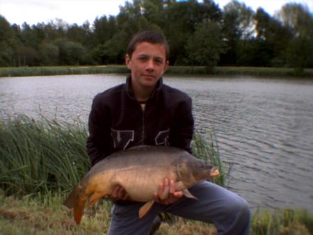 moi et lune de mes plus gros prise      carpe de 8,5kg